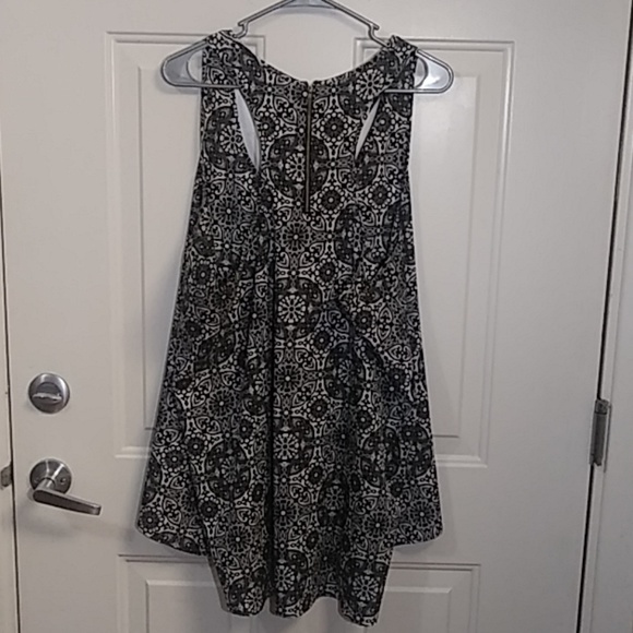 Top - Picture 2 of 3